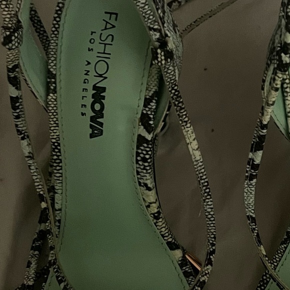 GREEN SNAKEPRINT TIE UP LACE UP HEELS - Picture 3 of 3